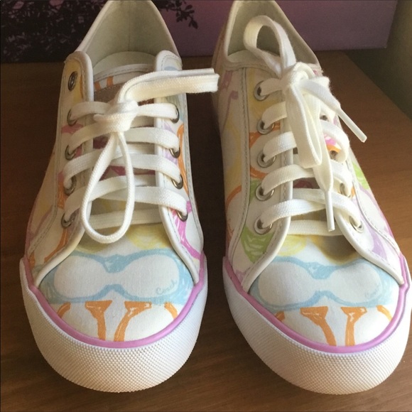 Coach - Picture 3 of 4